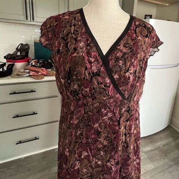 Style & Co. Maxi Dress with V Neck in Lightweight Fabric Moves with Breeze SZ 10 - Picture 3 of 11